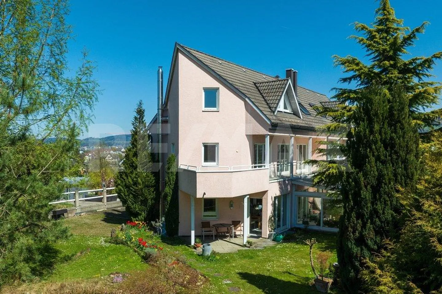 Charmantes Einfamilienhaus mit Garten - Foto 1 von 13