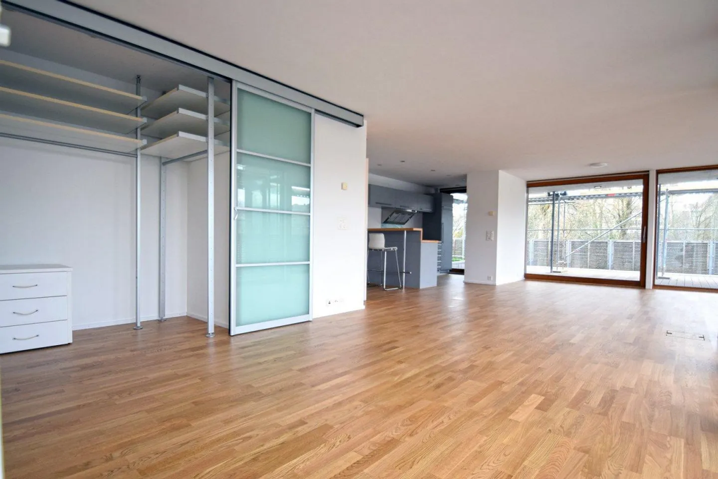 Appartamento Loft Elegante con Terrazza sul Tetto e Vista sull'Aare ad Altenberg - Foto 5 di 12