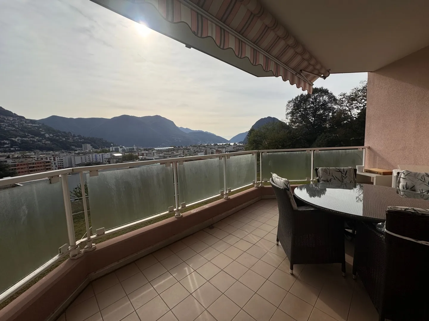 Exclusive 4.5 room apartment with terrace and panoramic view - Photo 5 of 7