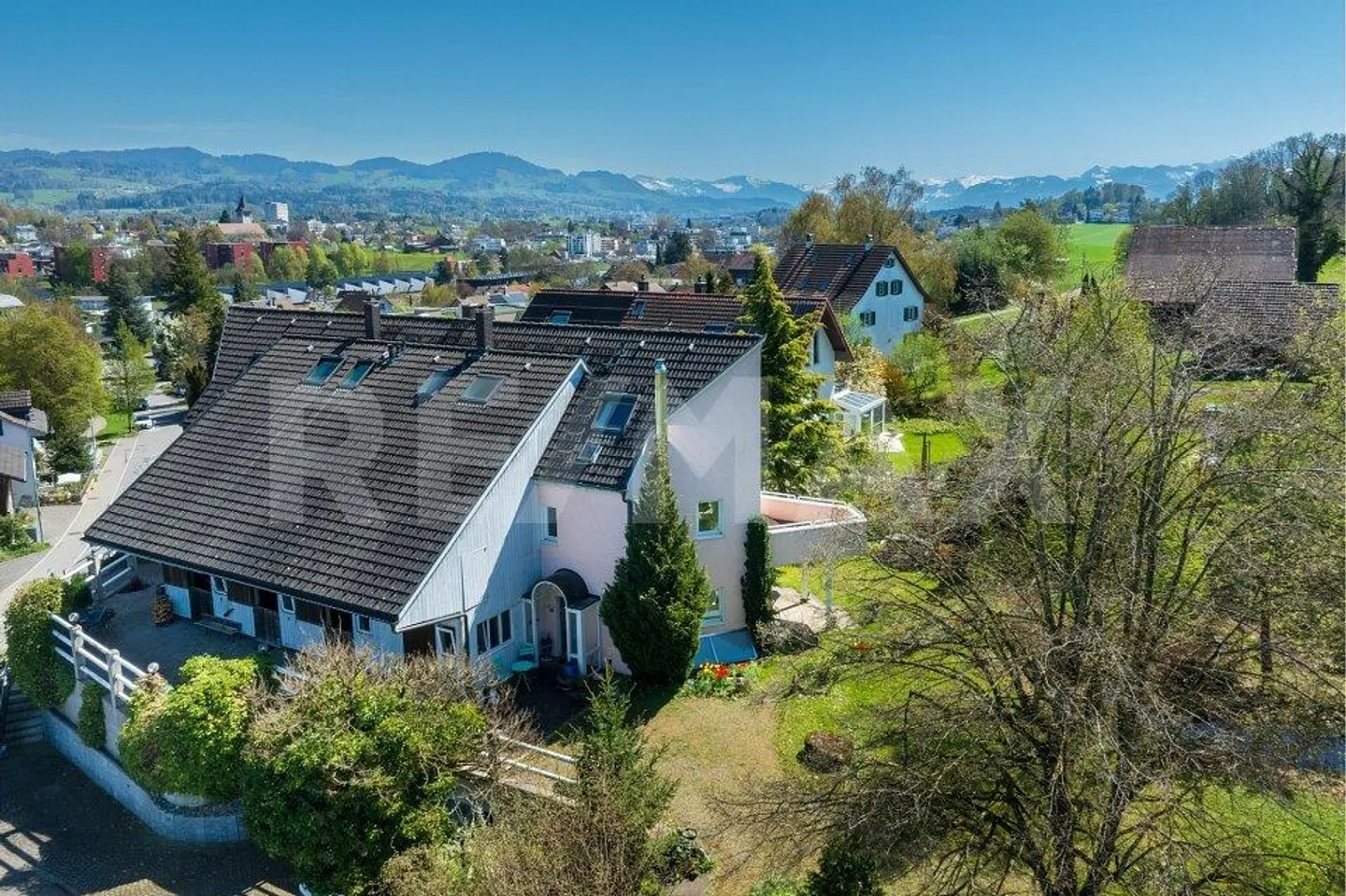 Charmantes Einfamilienhaus mit Garten - Foto 3 von 13