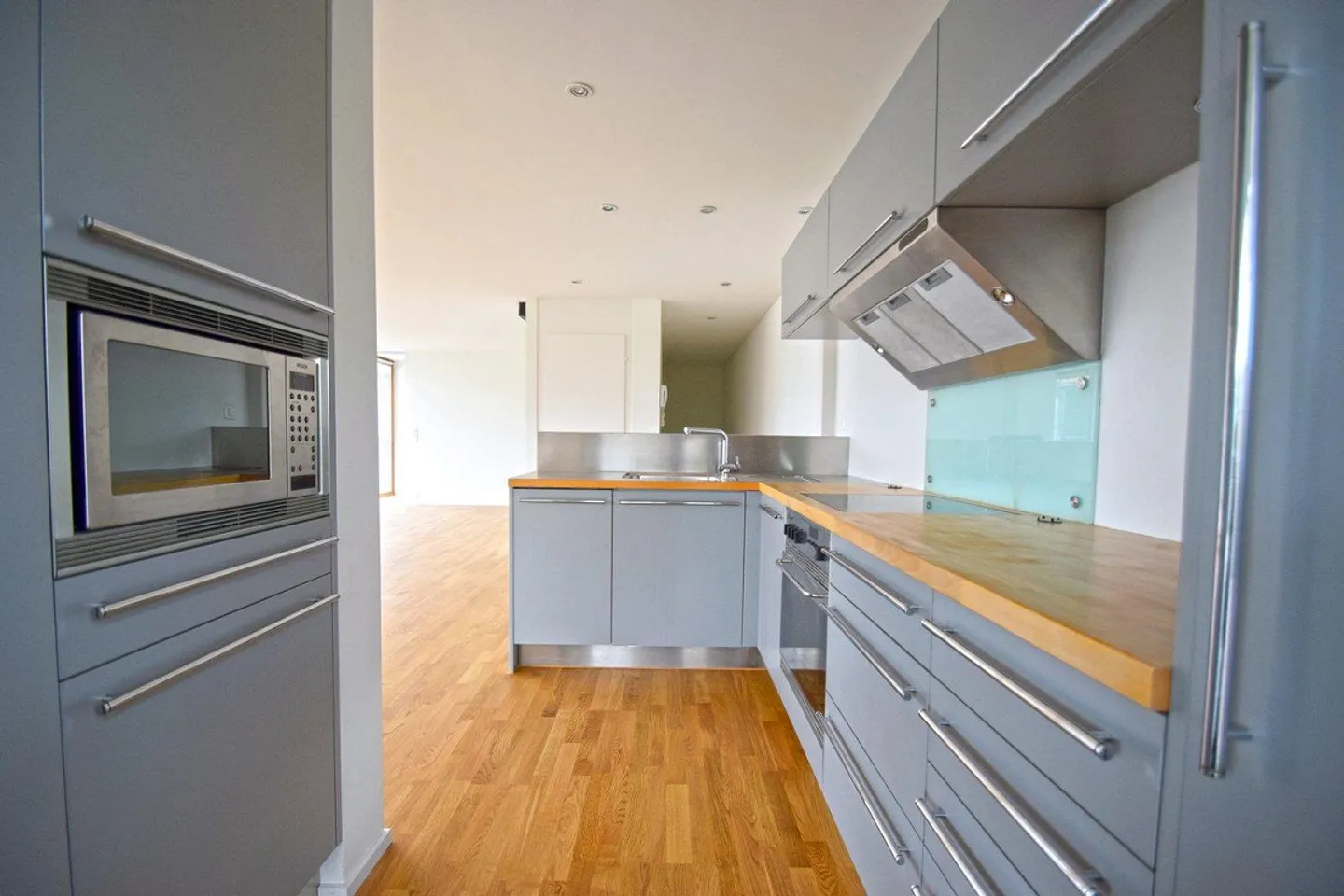 Appartamento Loft Elegante con Terrazza sul Tetto e Vista sull'Aare ad Altenberg - Foto 7 di 12