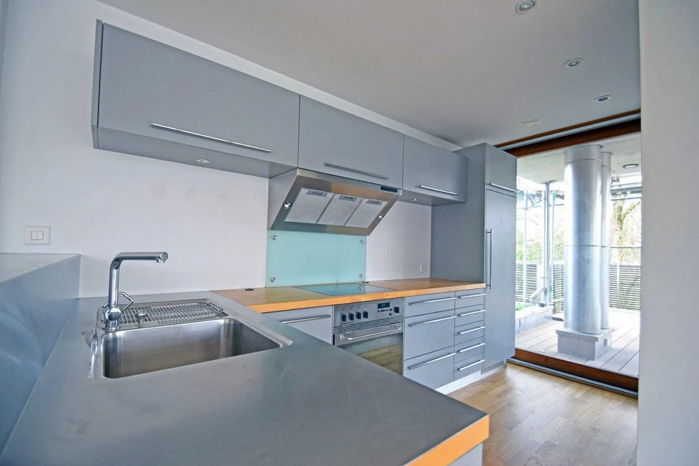 Appartamento Loft Elegante con Terrazza sul Tetto e Vista sull'Aare ad Altenberg - Foto 8 di 12
