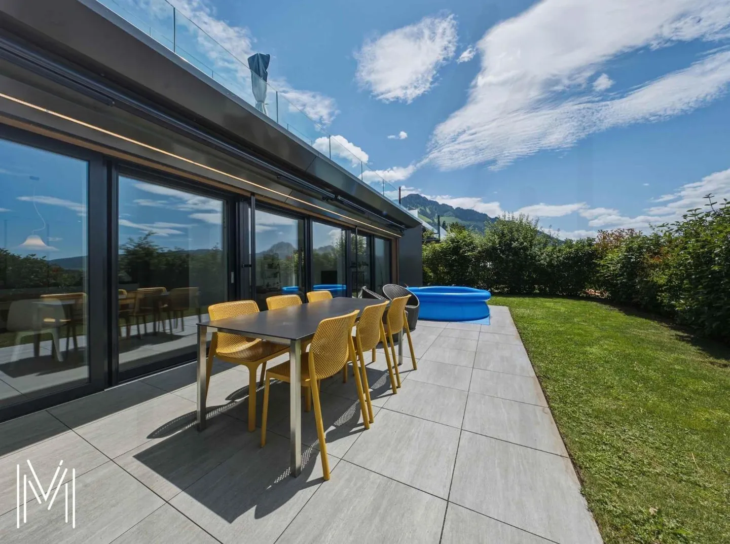 L'arte di vivere a Gruyère: Un eccezionale appartamento di 4,5 stanze con terrazza e giardino privato - Foto 3 di 13