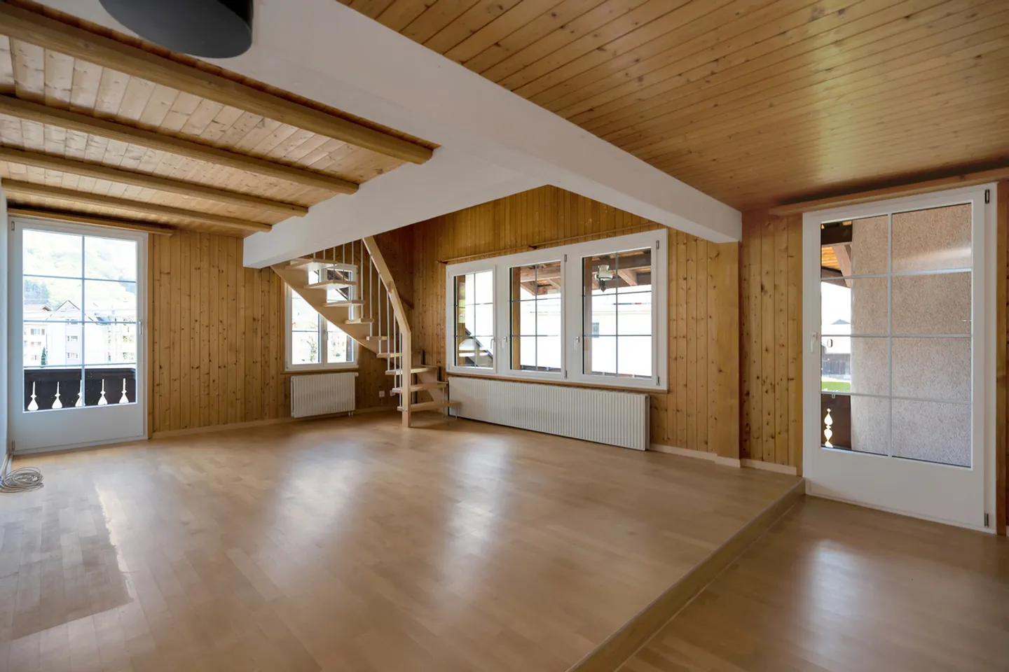 Appartement en attique de 4 pièces avec galerie dans un emplacement central à Toffen - Photo 2 sur 11