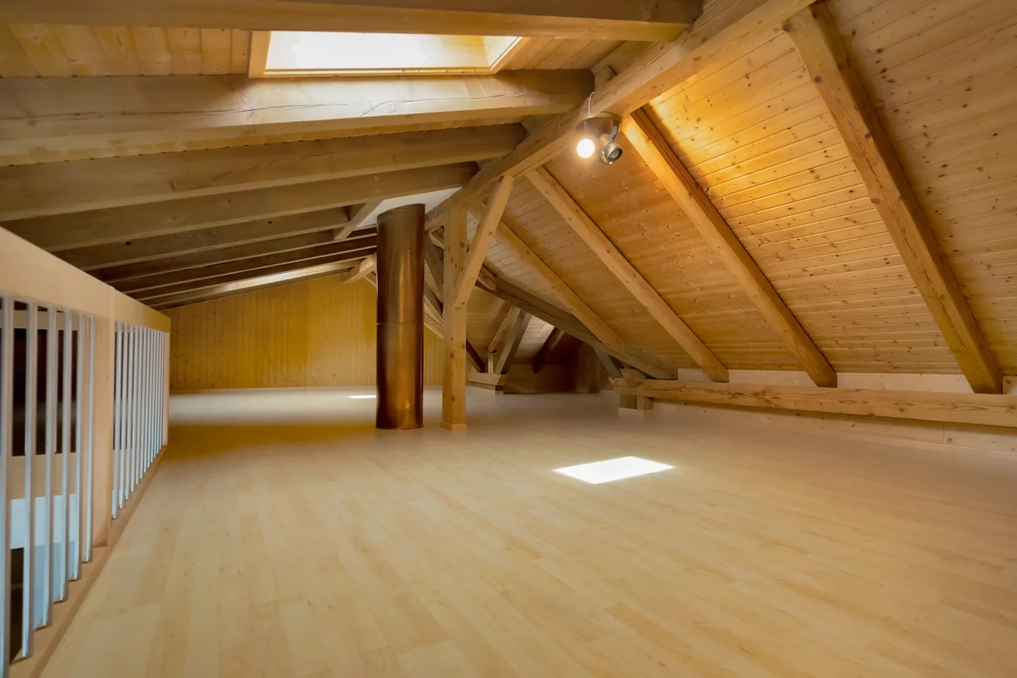 Appartement en attique de 4 pièces avec galerie dans un emplacement central à Toffen - Photo 10 sur 11