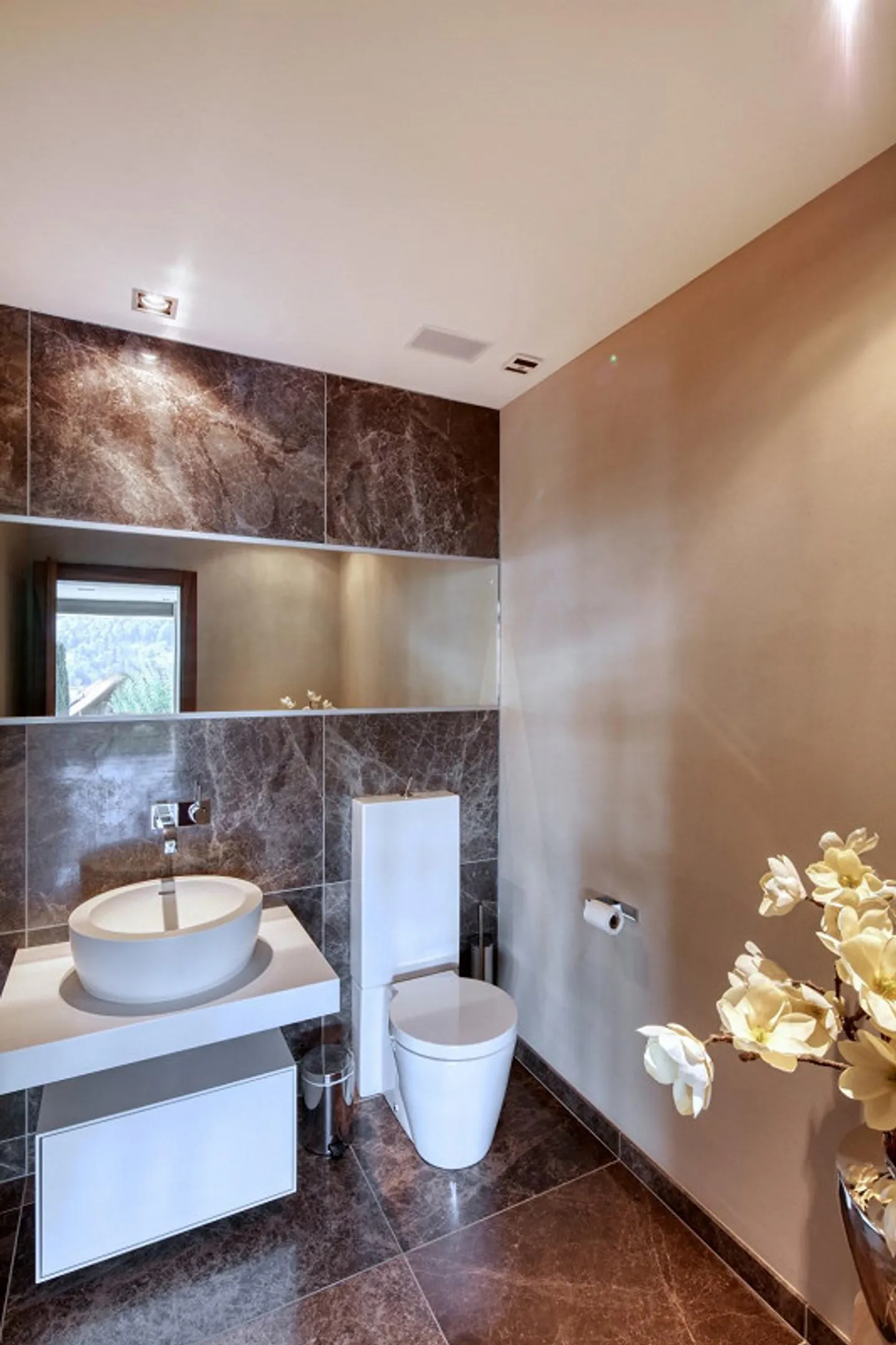 Exclusive Home and Office Space - Photo 14 of 21