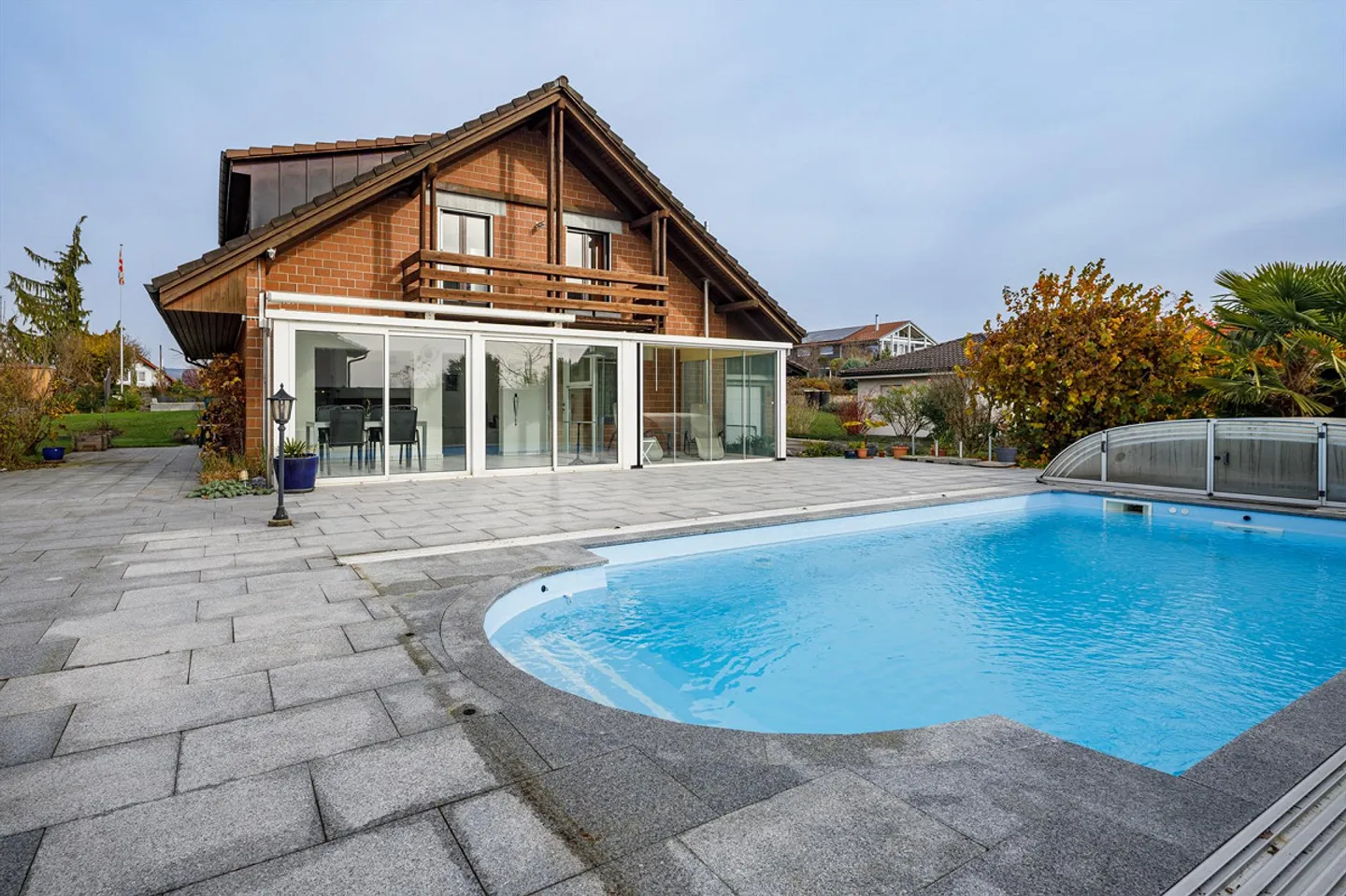 Casa familiare confortevole con piscina all'aperto - Foto 1 di 13