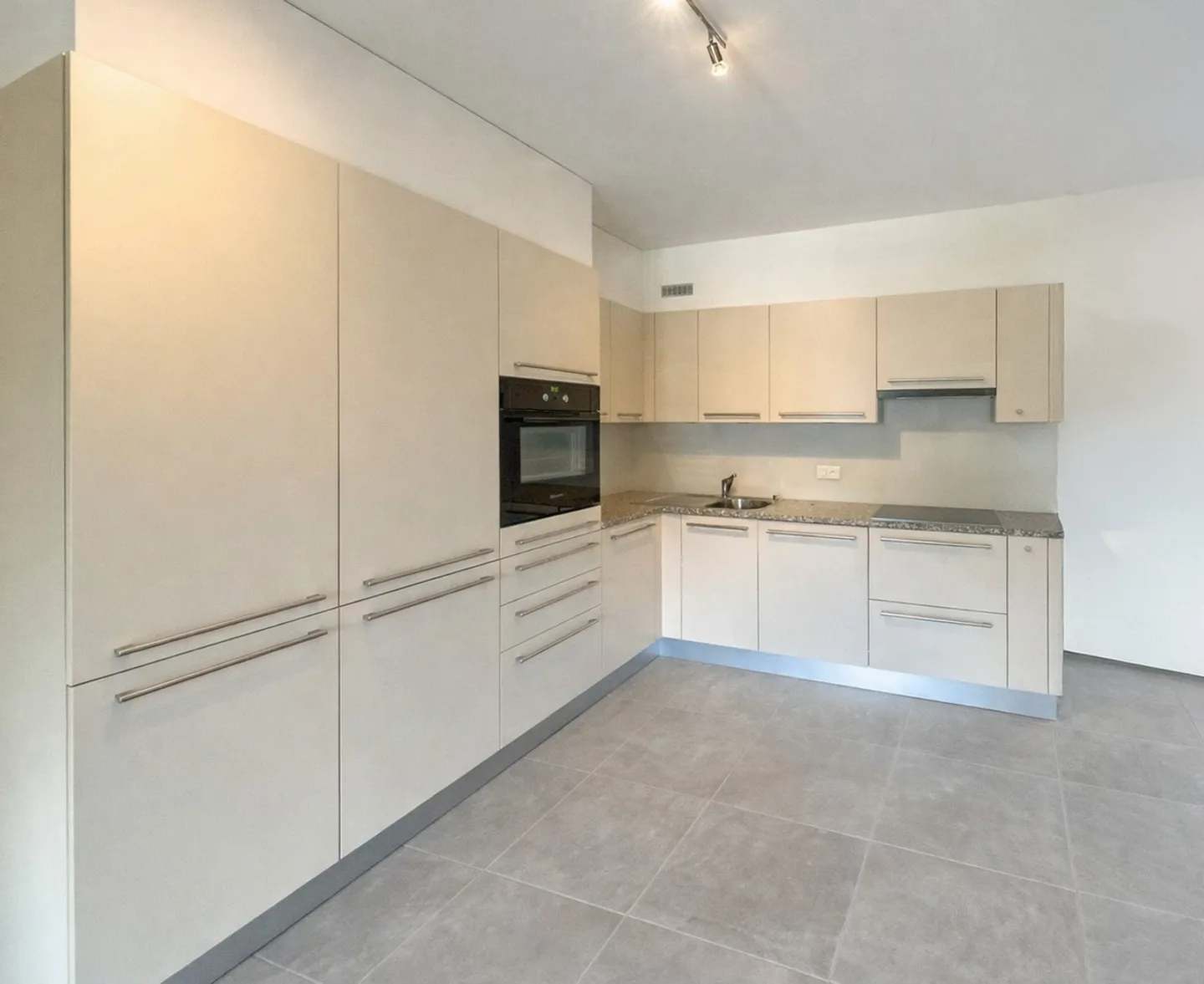 Charmante Wohnung mit Seesicht - Foto 4 von 11