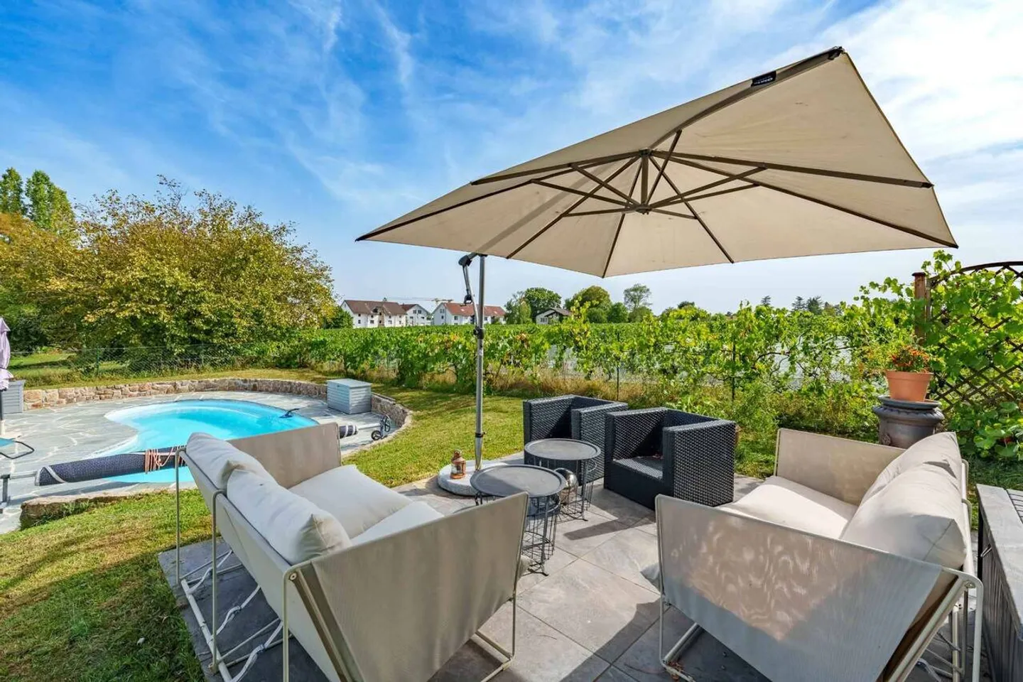 Sehr schöne Familienvilla in Terre-Sainte - Foto 2 von 12