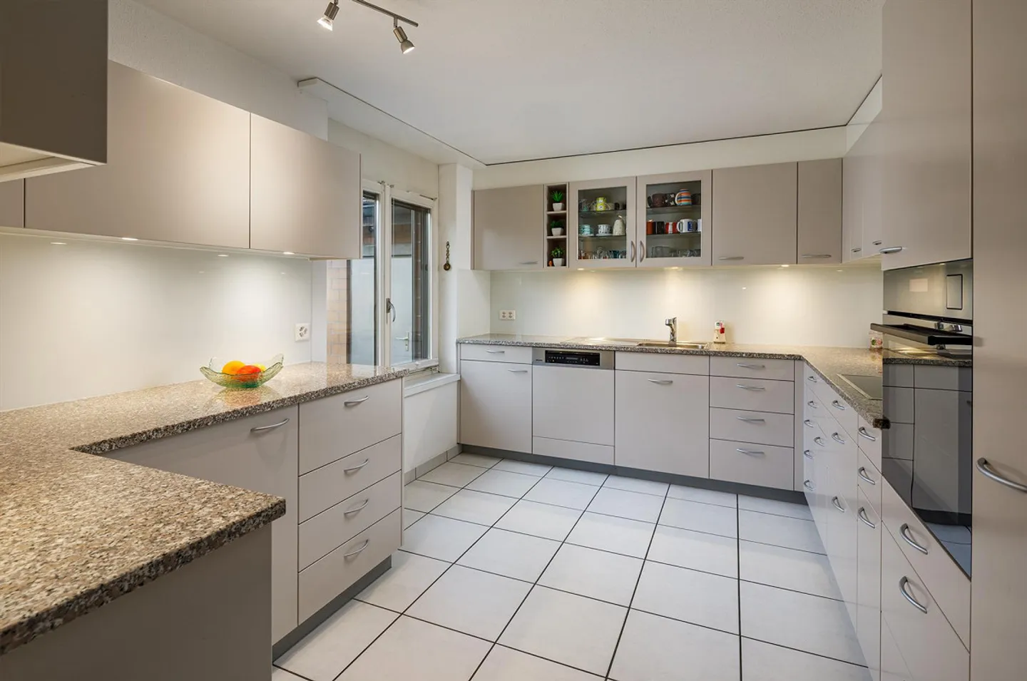 Casa familiare confortevole con piscina all'aperto - Foto 5 di 13