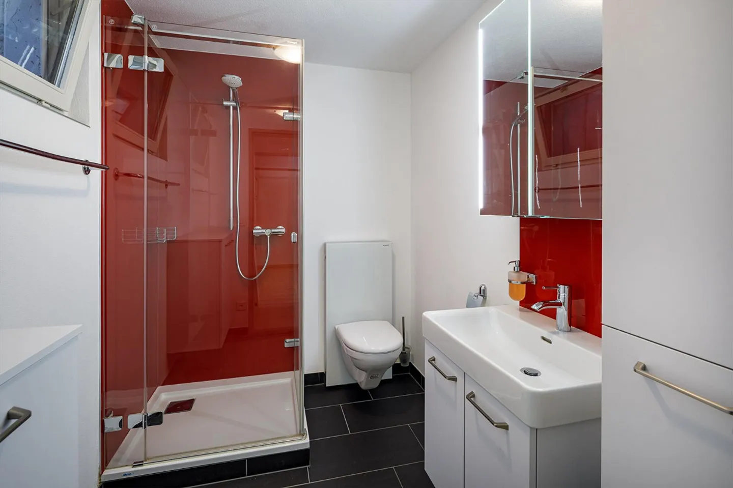 Casa familiare confortevole con piscina all'aperto - Foto 7 di 13