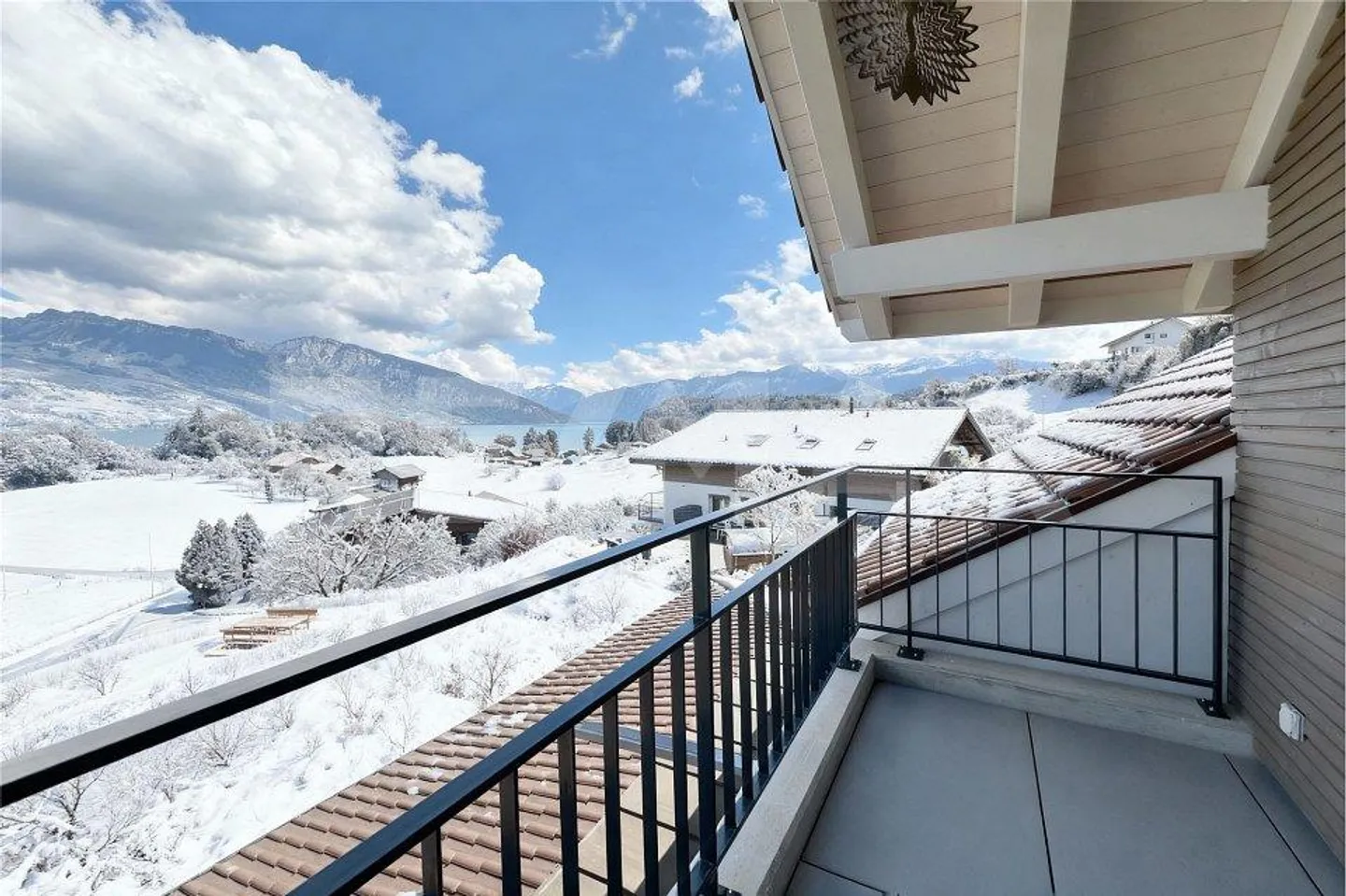 La tua casa da sogno vicino al lago: Nuova maisonette di 3,5 stanze con vista panoramica e finiture di alta qualità - Foto 1 di 13