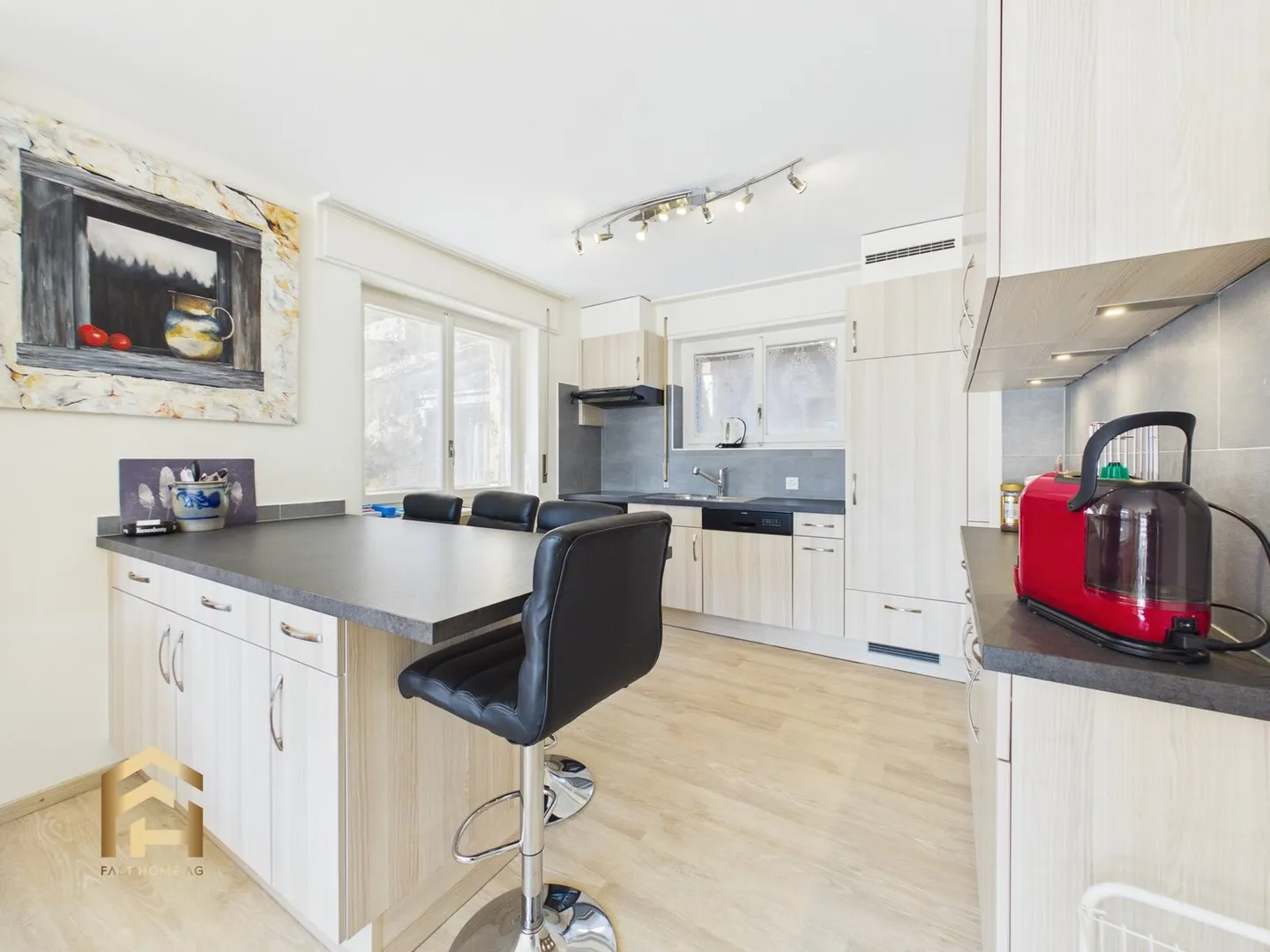 Attractive 3.5-room apartment in Leukerbad with large terrace and beautiful view - Photo 1 of 13