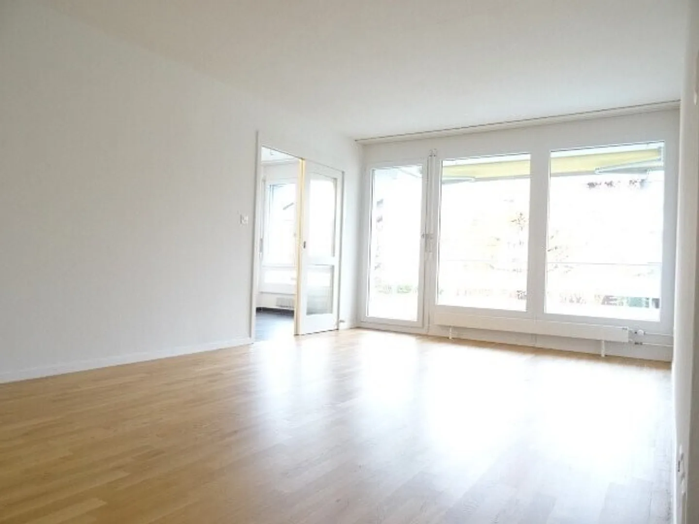 Modern 4.5-room apartment of 78 m² on the 2nd floor with sunny balcony - Photo 6 of 13