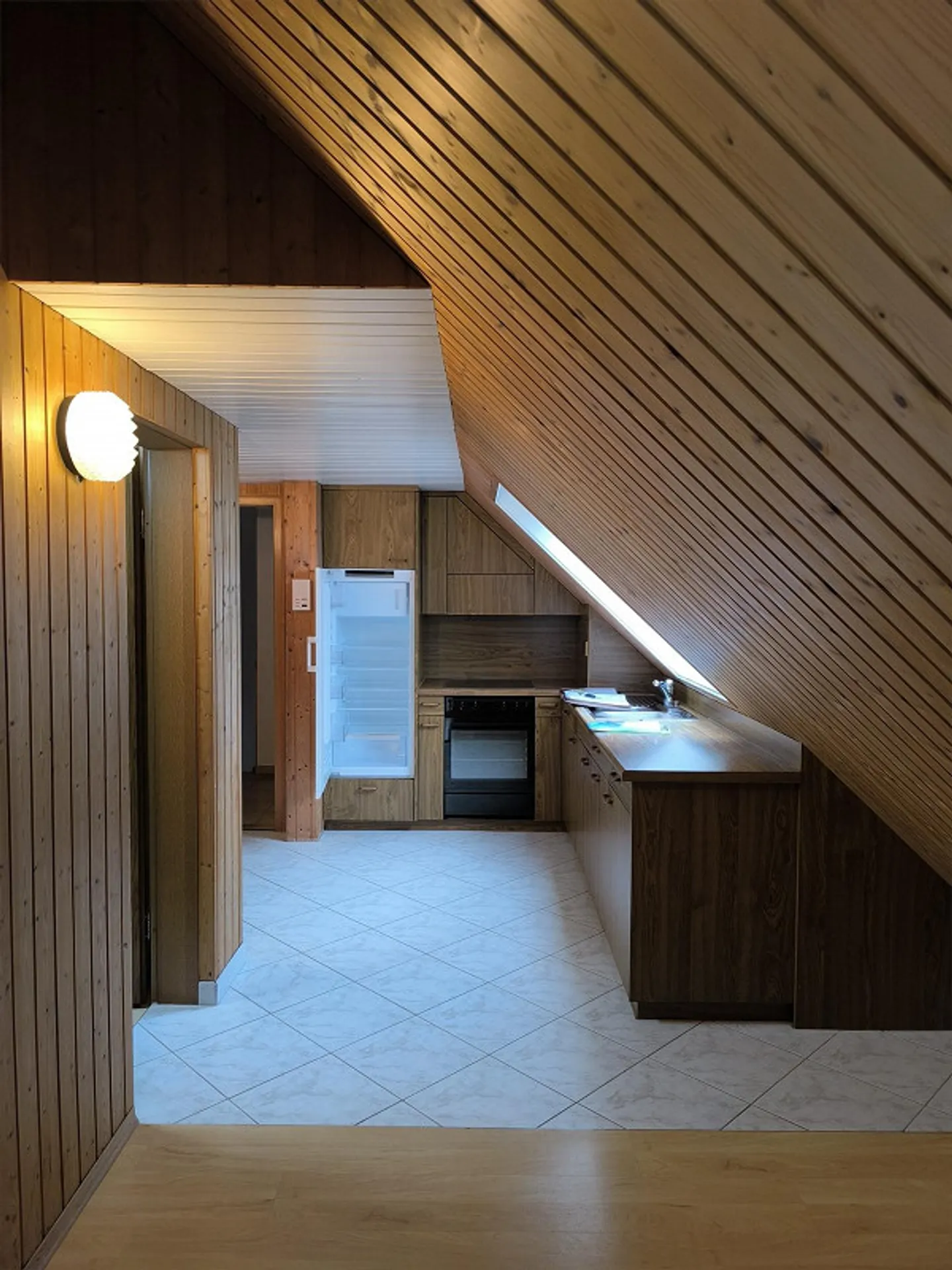 Cozy 1.5-room attic apartment - Photo 6 of 9