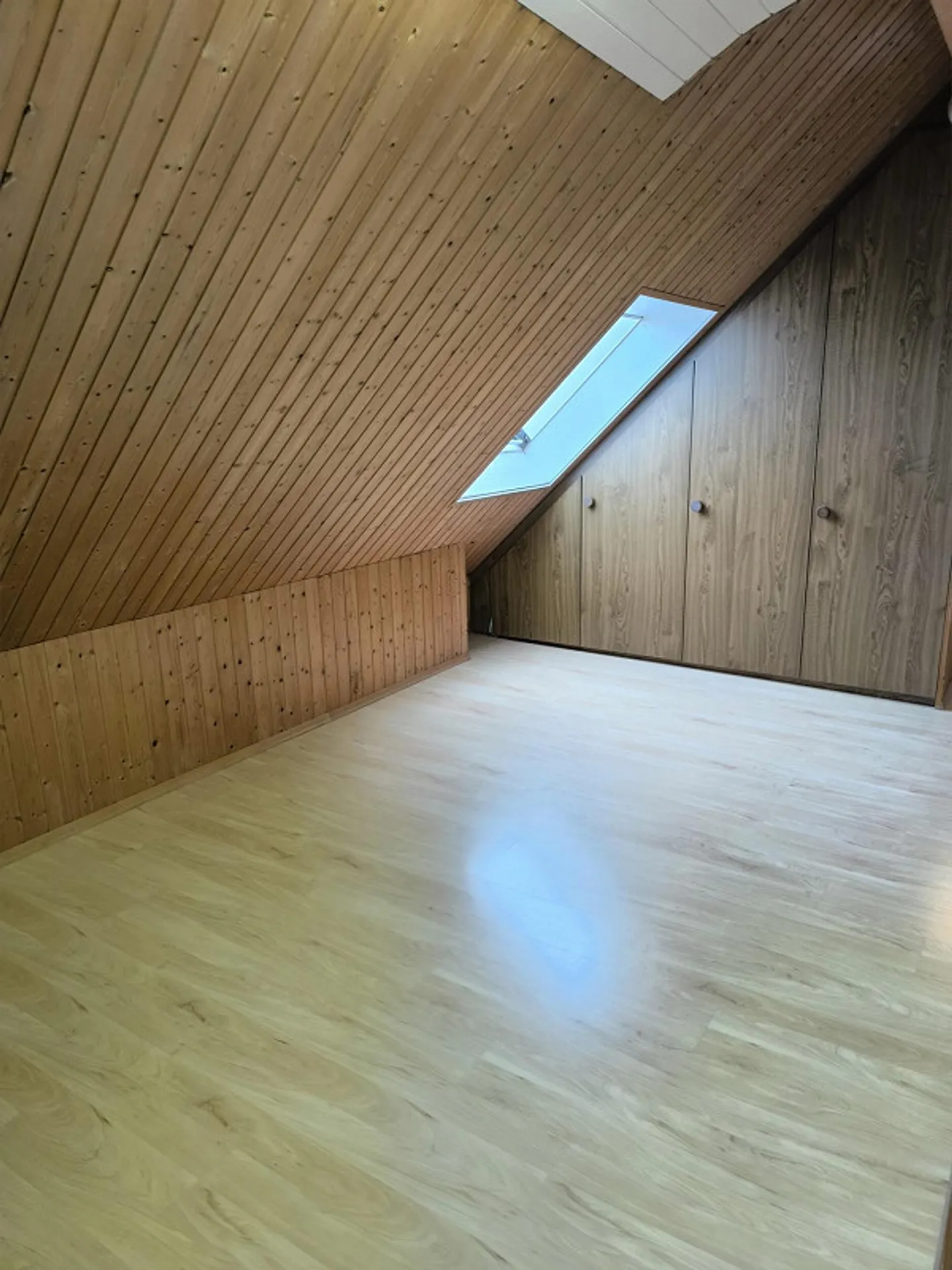 Cozy 1.5-room attic apartment - Photo 7 of 9