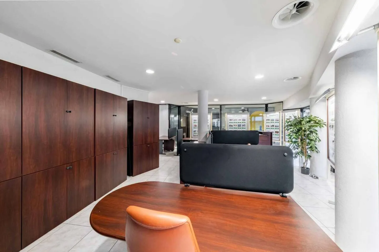 Commercial space with storage and parking - Downtown - Photo 3 of 10