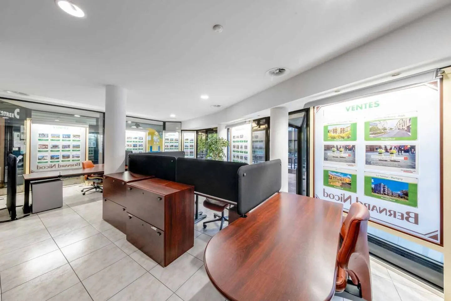 Commercial space with storage and parking - Downtown - Photo 4 of 10
