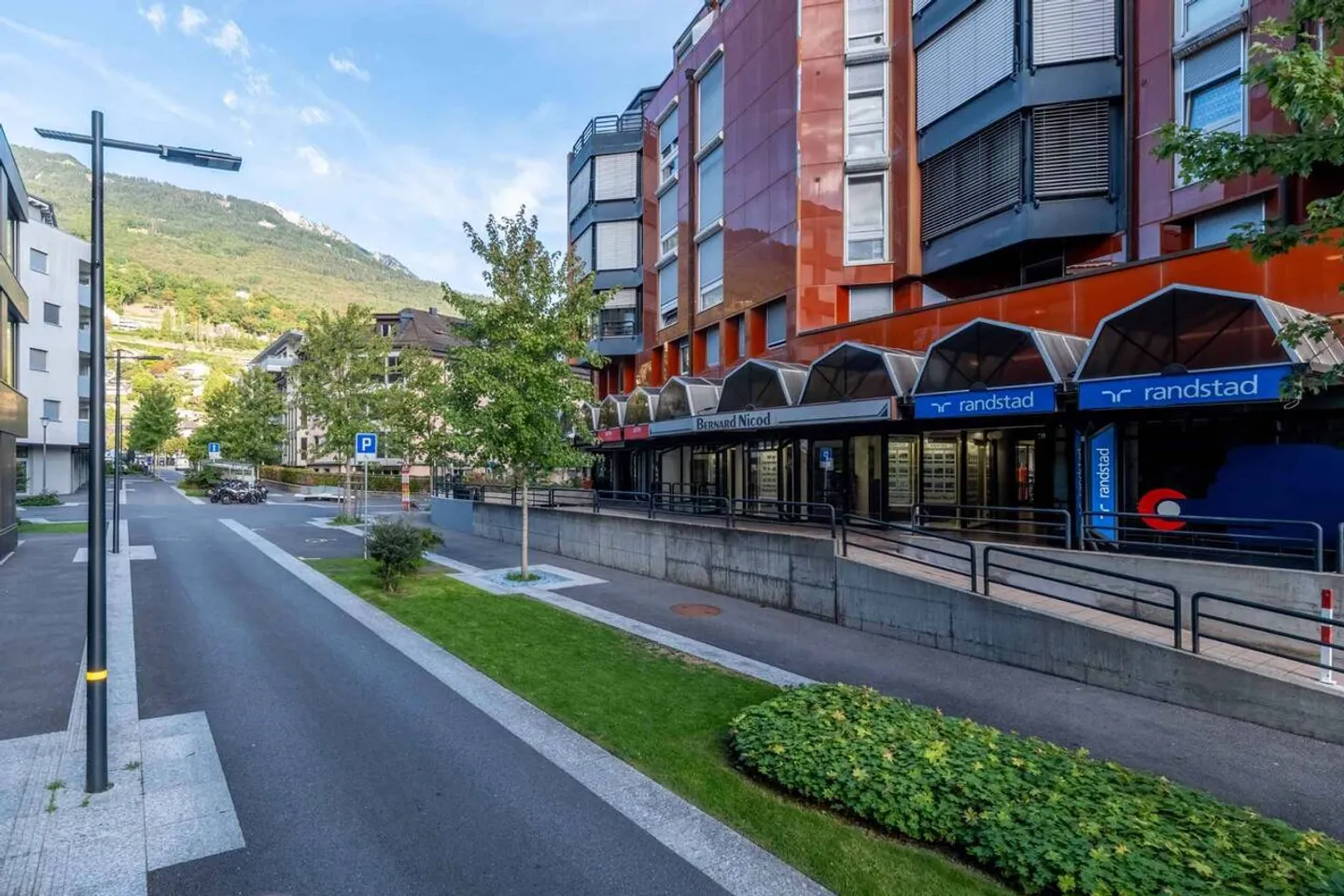 Commercial space with storage and parking - Downtown - Photo 9 of 10