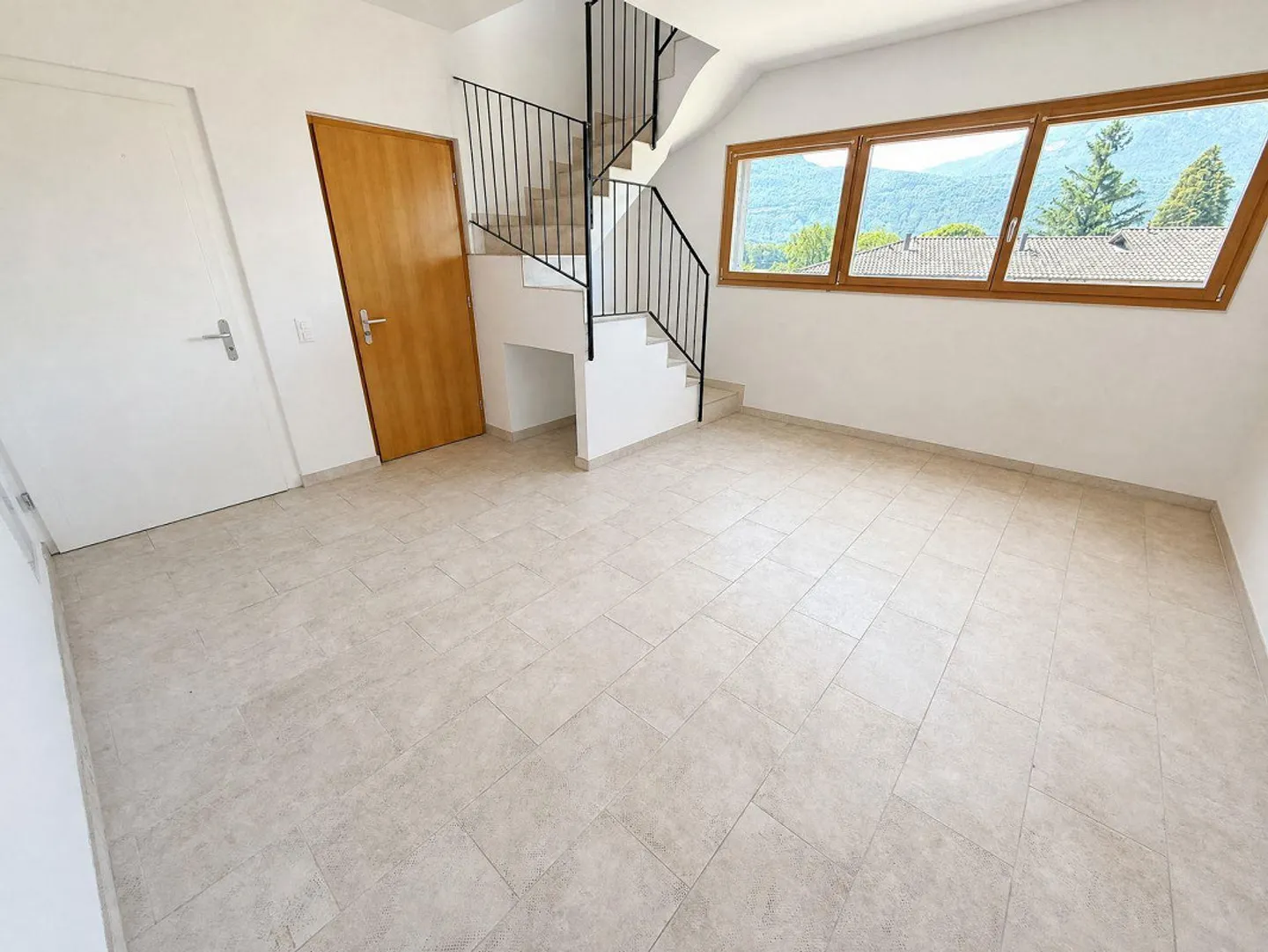 Zweifamilienhaus mit 5.5-Zimmer-Wohnung + 2-Zimmer-Wohnung, grossem... - Photo 8 of 18