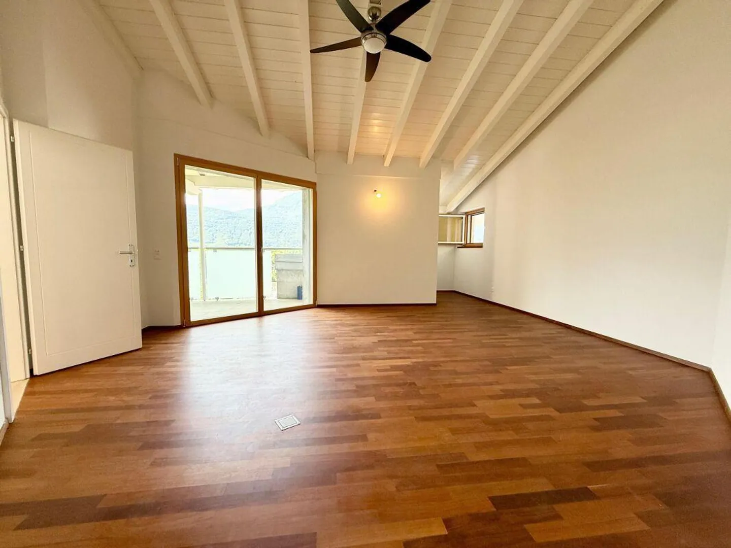 Zweifamilienhaus mit 5.5-Zimmer-Wohnung + 2-Zimmer-Wohnung, grossem... - Photo 12 of 18