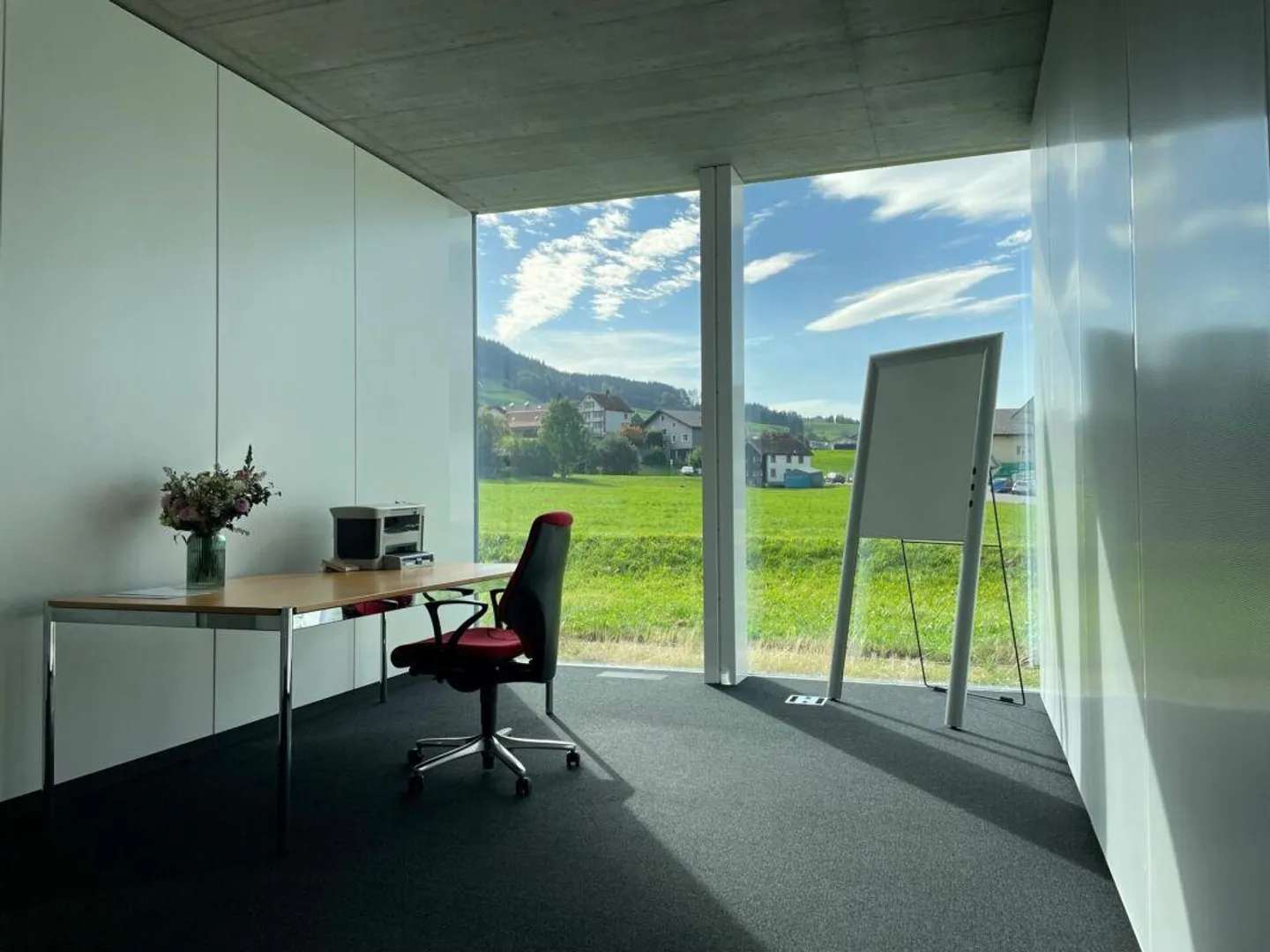 KLEIN, ABER FEIN... Top-modernes, gekühltes Büro für Ihren nachhaltigen Erfolg - Foto 1 von 10