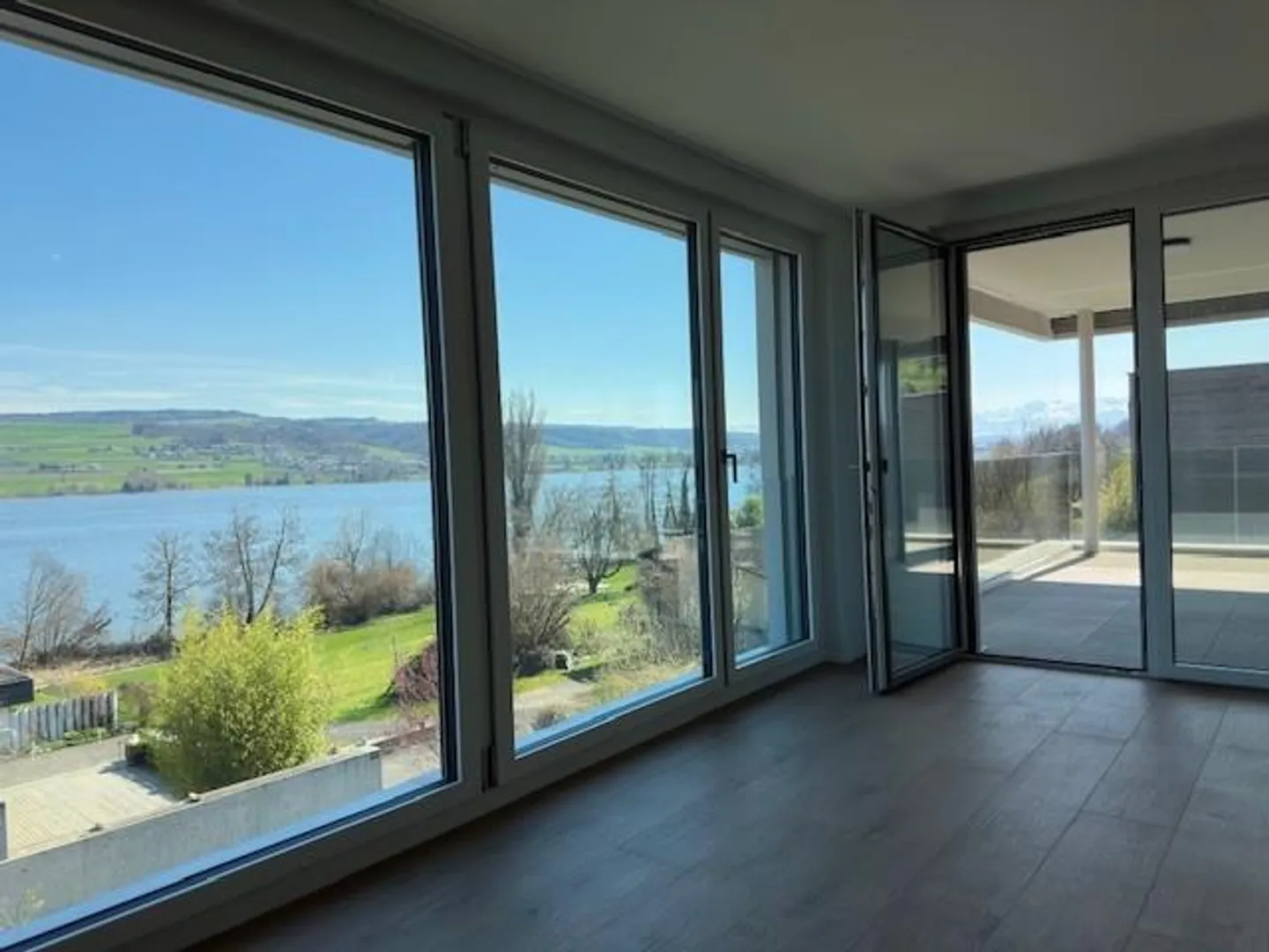 Nuovo appartamento molto tranquillo con vista mozzafiato sul lago e sulle montagne - Foto 7 di 18