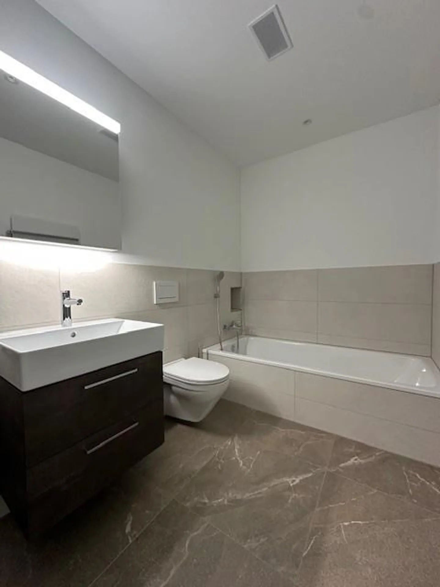 Nuovo appartamento molto tranquillo con vista mozzafiato sul lago e sulle montagne - Foto 11 di 18