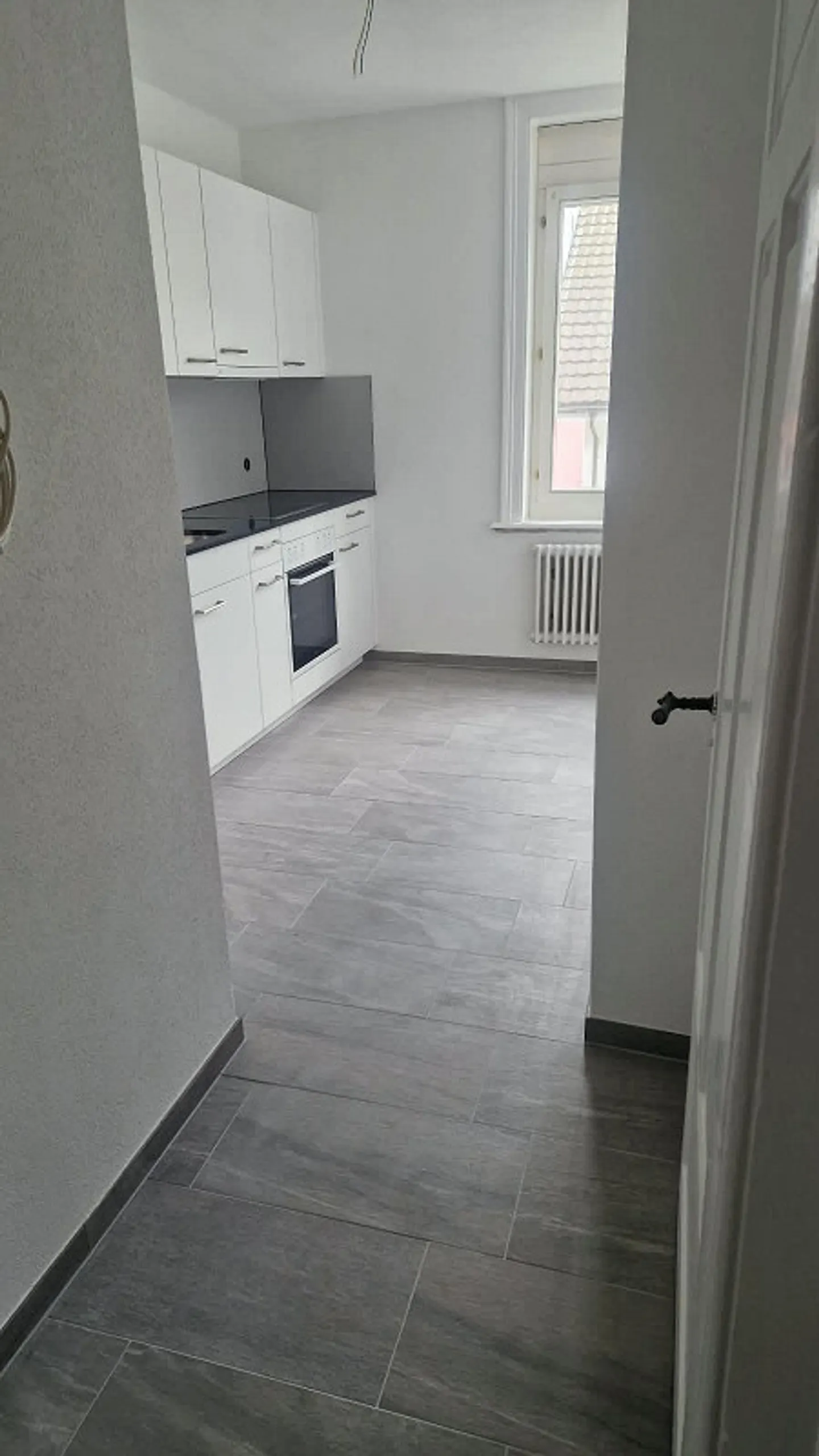First occupancy after complete renovation – Modern 4-room apartment with balcony - Photo 2 of 9
