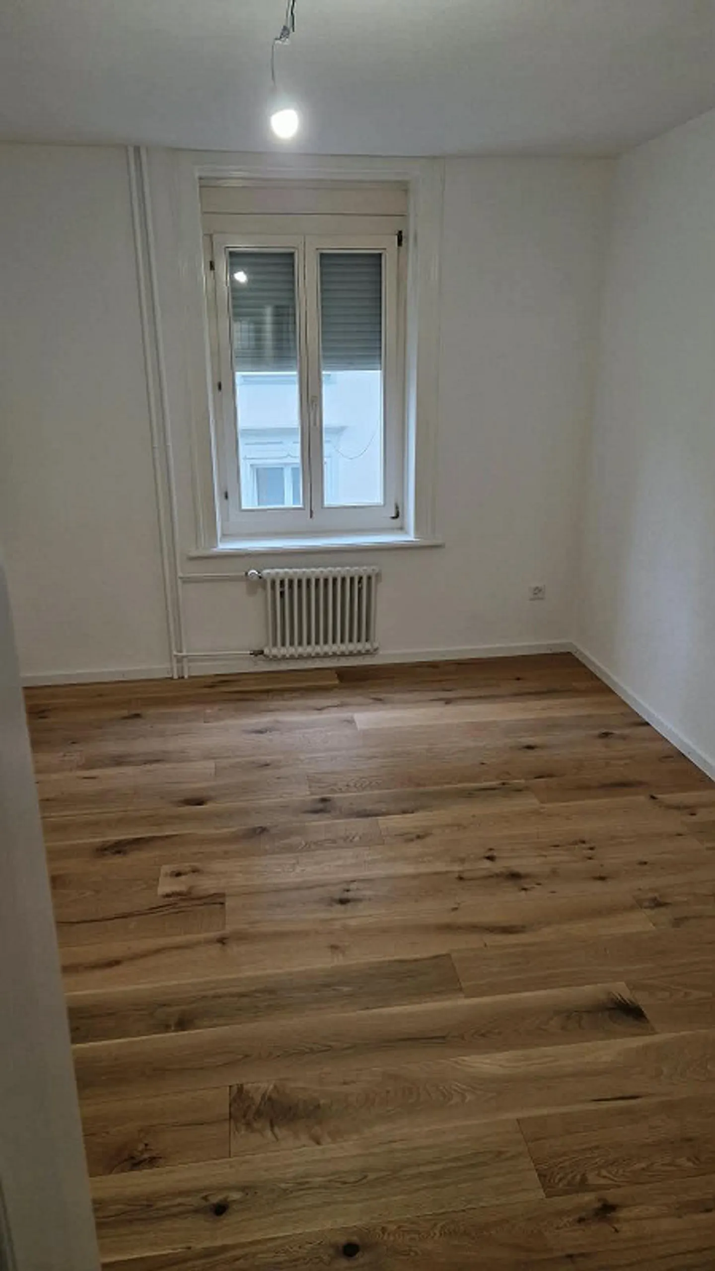 First occupancy after complete renovation – Modern 4-room apartment with balcony - Photo 7 of 9