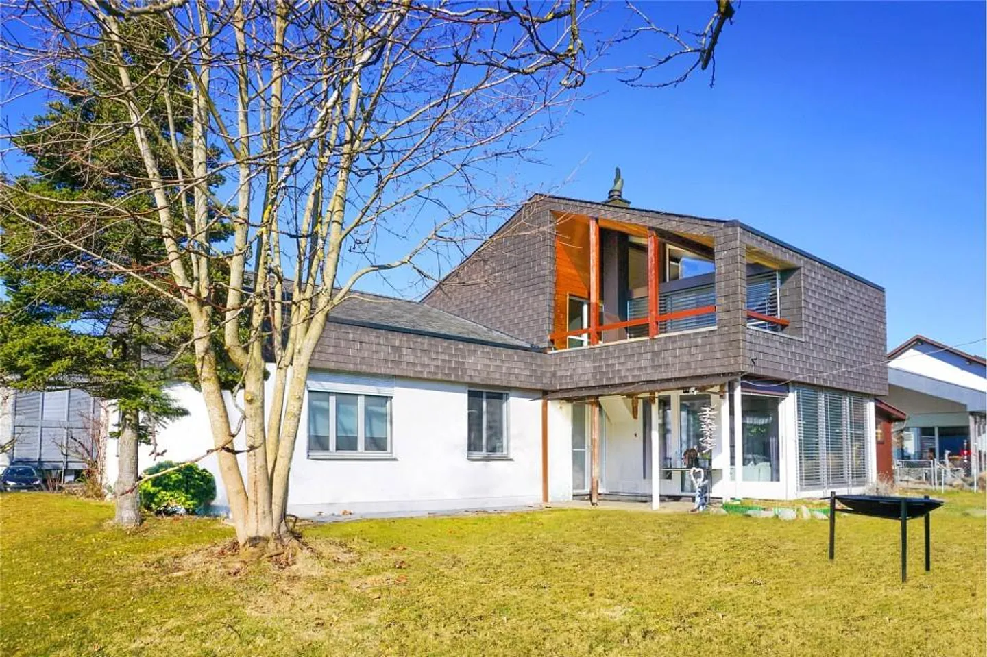 Detached single-family house with a granny flat and expansion potential - Photo 1 of 13