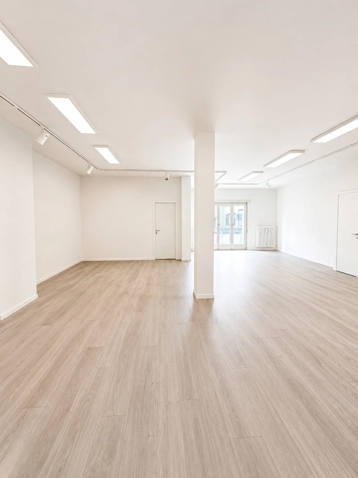 Attractive commercial space in prime location - Photo 2 of 8
