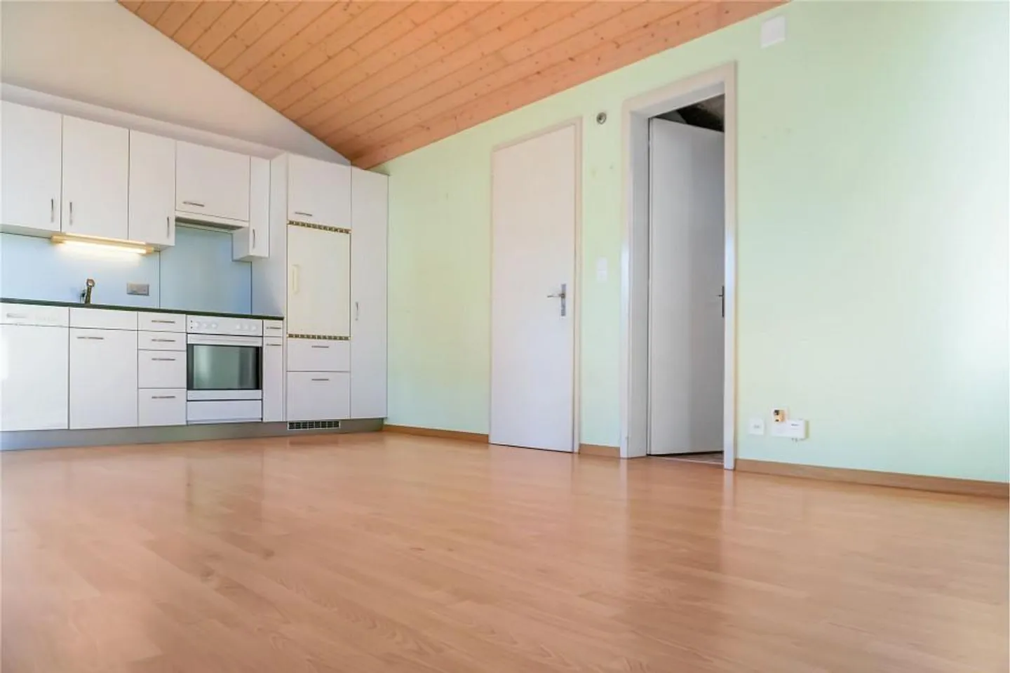 Detached single-family house with a granny flat and expansion potential - Photo 11 of 13