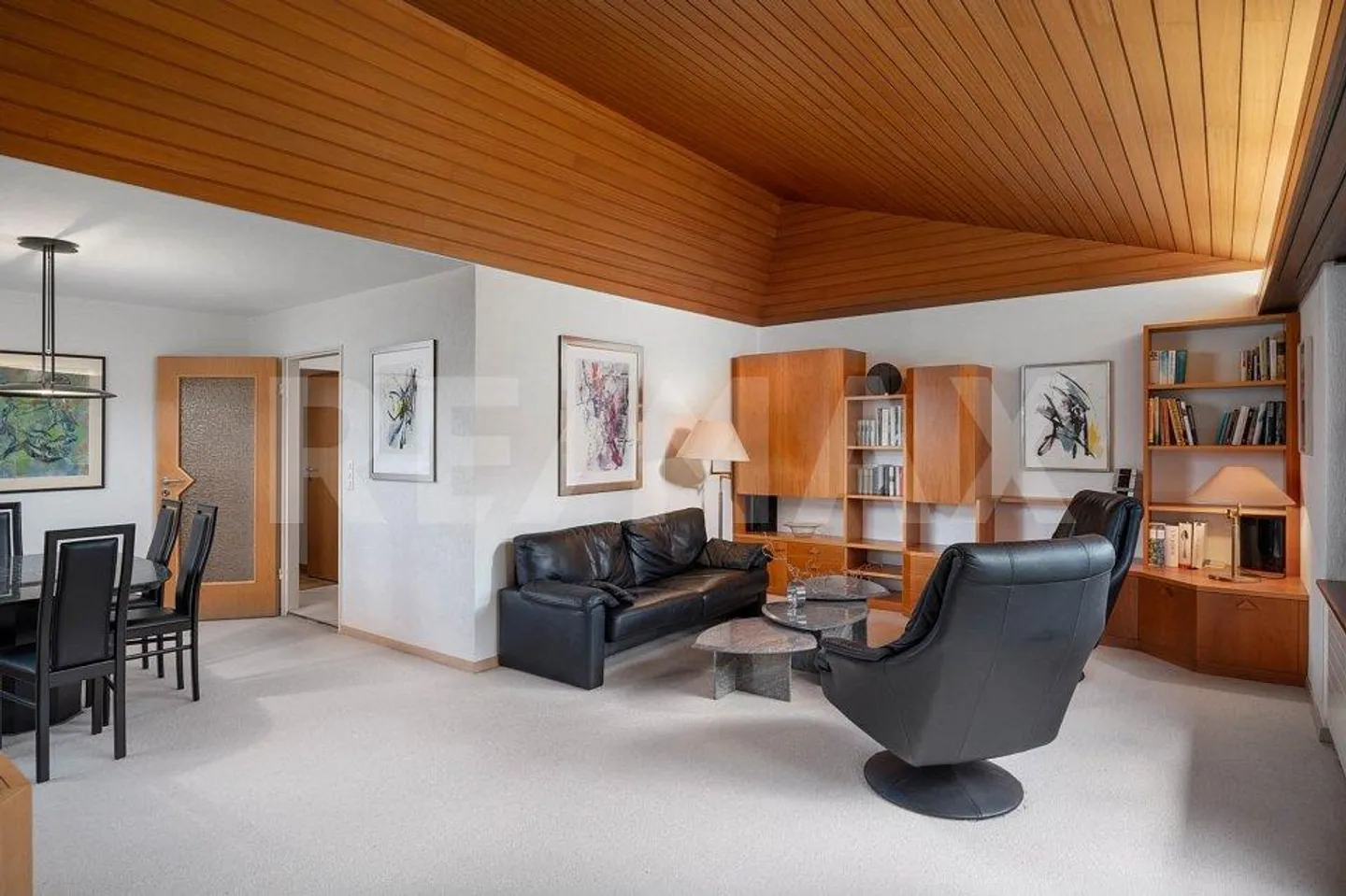 Your Charming Family Home: Timeless Elegance Meets Modernity... - Photo 5 of 13