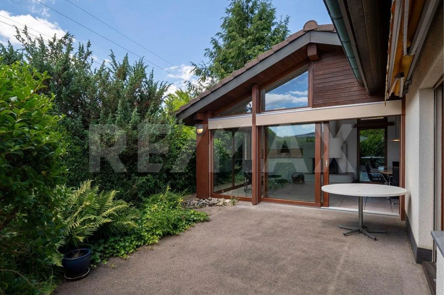 Your Charming Family Home: Timeless Elegance Meets Modernity... - Photo 1 of 13