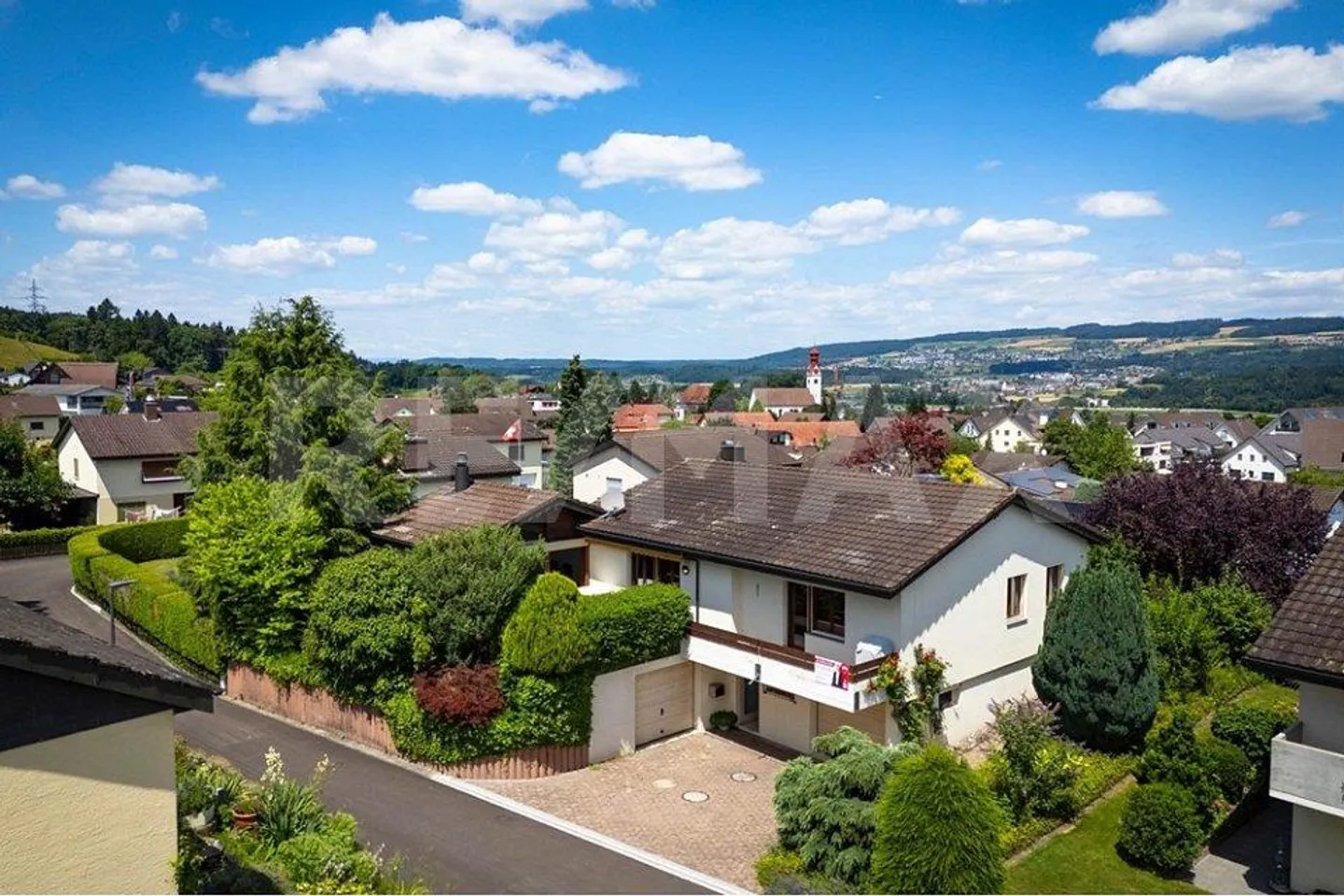 Your Charming Family Home: Timeless Elegance Meets Modernity... - Photo 2 of 13