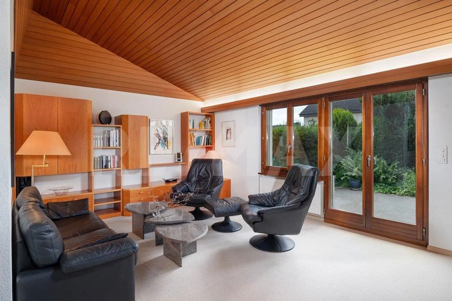 Your Charming Family Home: Timeless Elegance Meets Modernity... - Photo 3 of 13