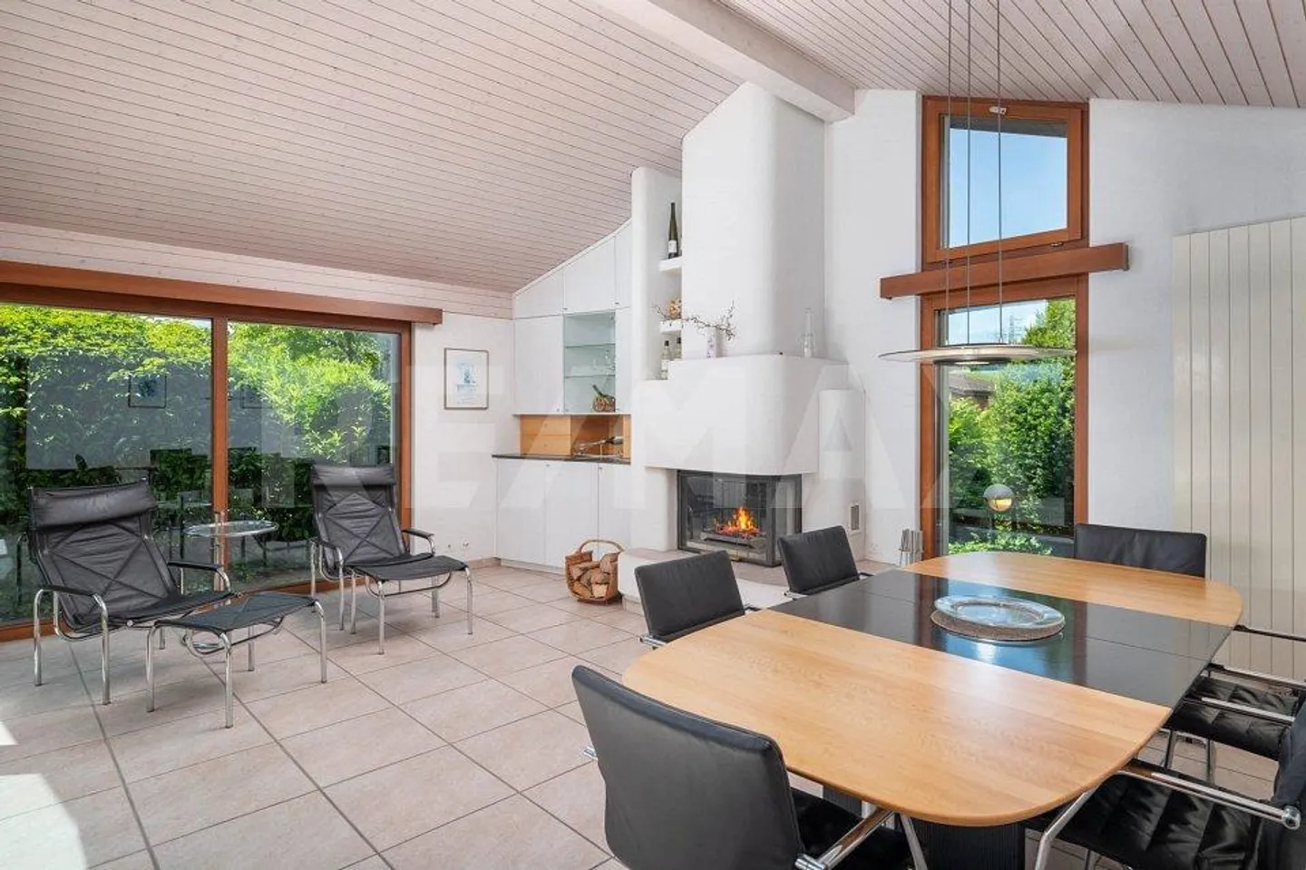 Your Charming Family Home: Timeless Elegance Meets Modernity... - Photo 7 of 13