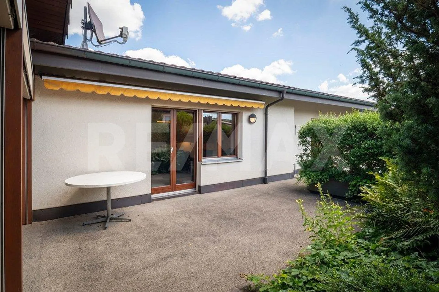 Your Charming Family Home: Timeless Elegance Meets Modernity... - Photo 9 of 13