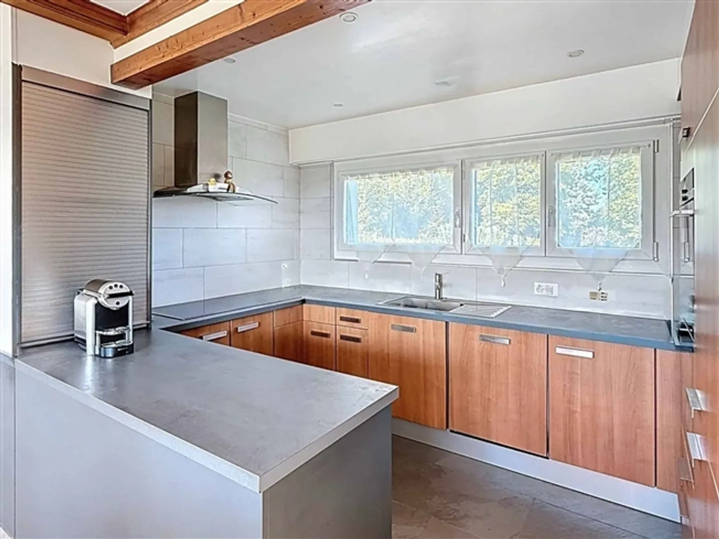 Characterful villa with pool and unique potential - Photo 4 of 13