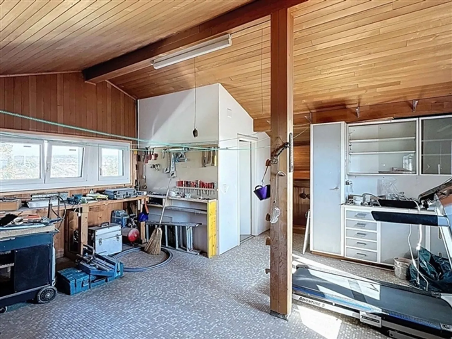 Characterful villa with pool and unique potential - Photo 10 of 13