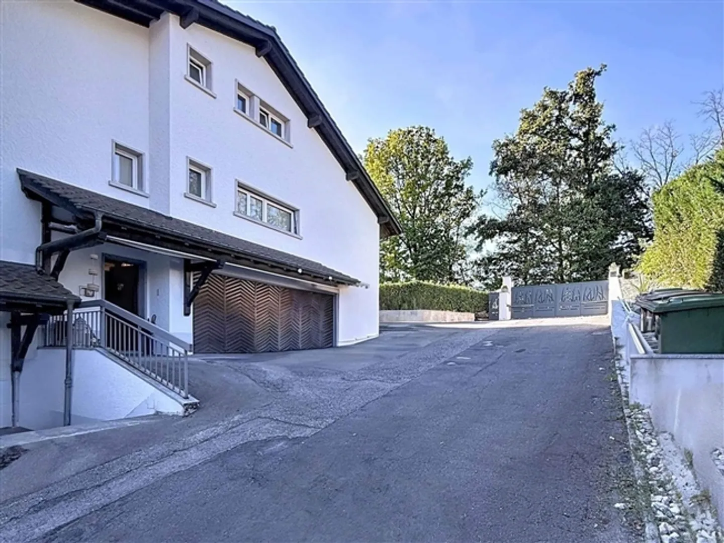 Characterful villa with pool and unique potential - Photo 11 of 13