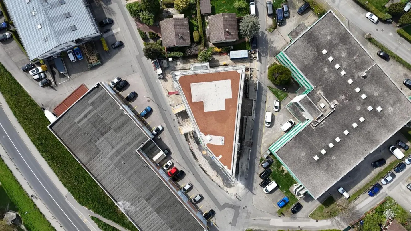 3 Flächen von 356 m2 pro Etage (Erdgeschoss + 1. + 2. Etage) - Foto 8 von 9