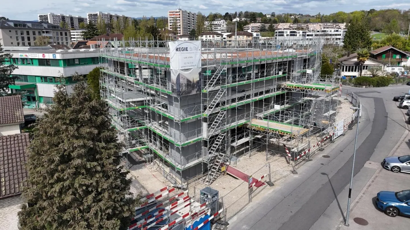 3 Flächen von 356 m2 pro Etage (Erdgeschoss + 1. + 2. Etage) - Foto 6 von 9