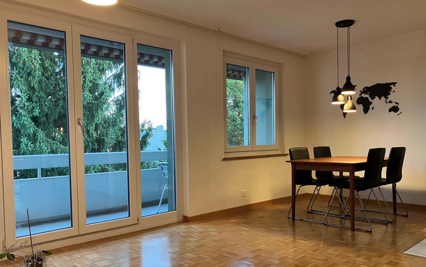 Centrally Located Apartment Near Train Station - Photo 2 of 12