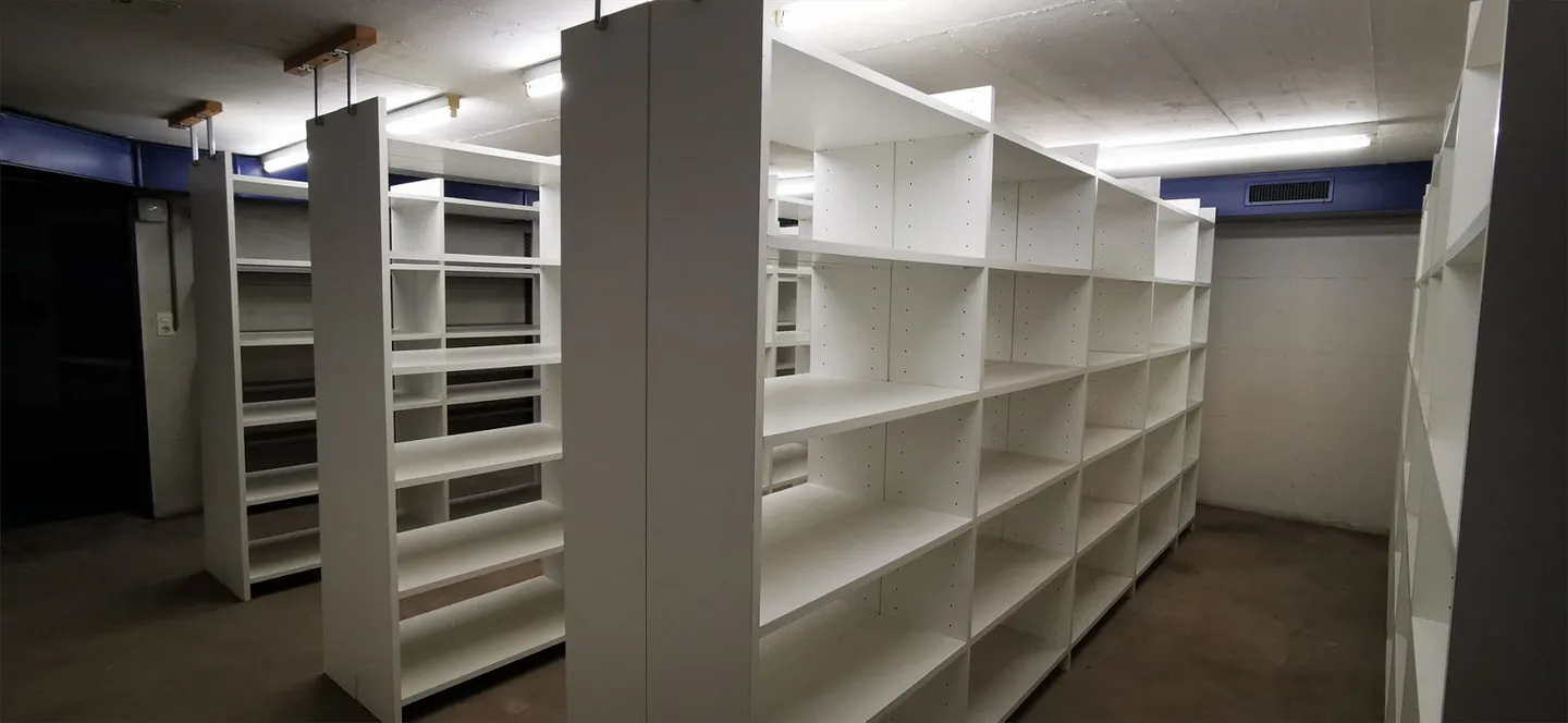 Stanza archivio nel seminterrato edificio M - Foto 2 di 3