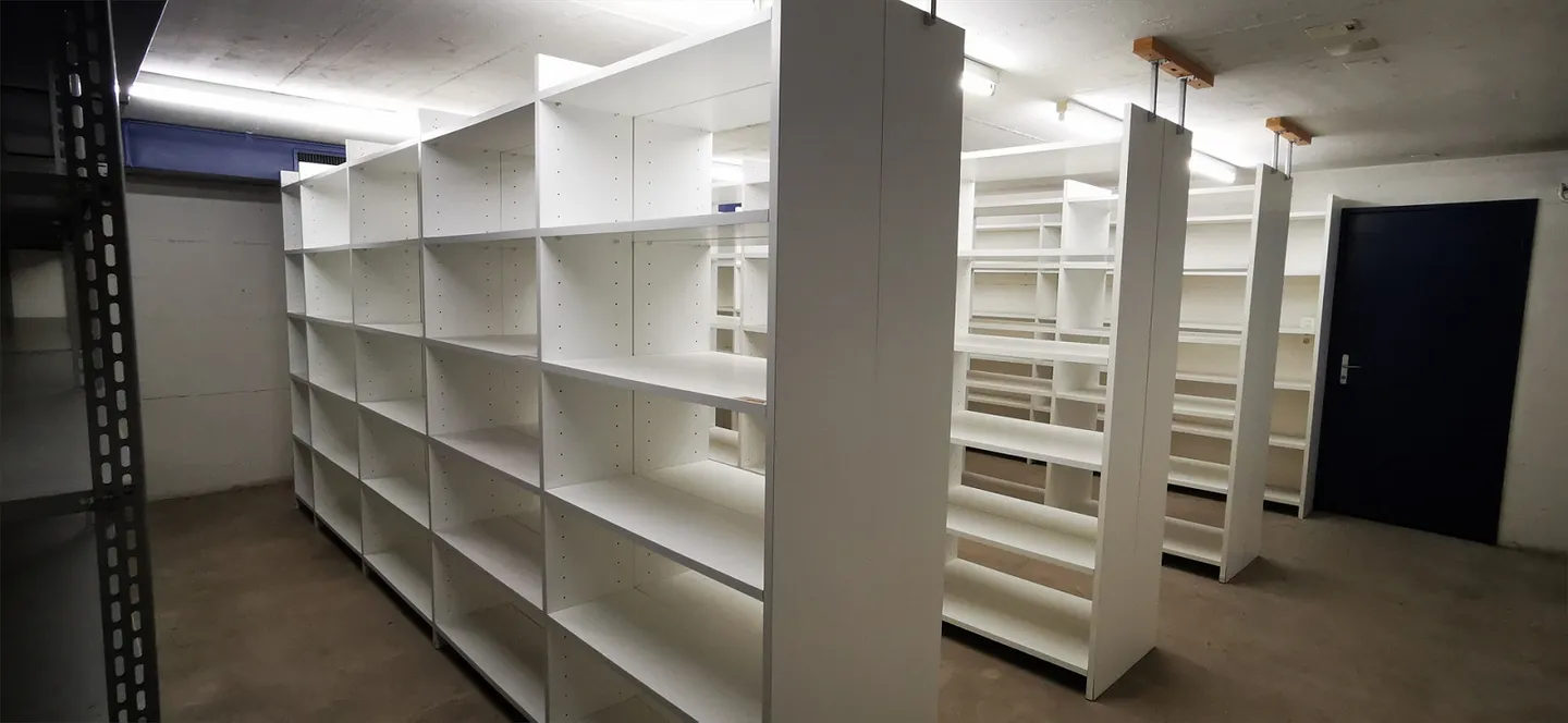 Stanza archivio nel seminterrato edificio M - Foto 3 di 3