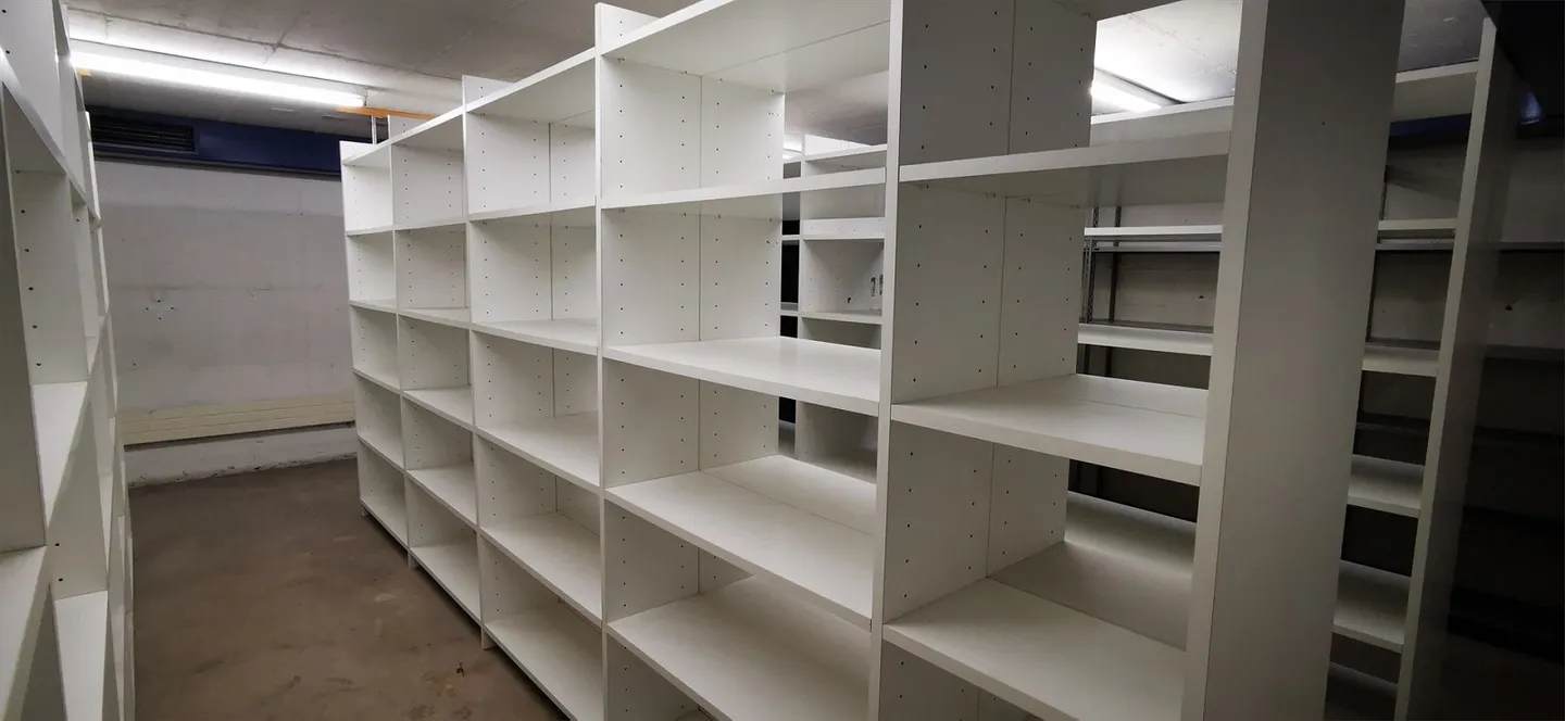 Stanza archivio nel seminterrato edificio M - Foto 1 di 3