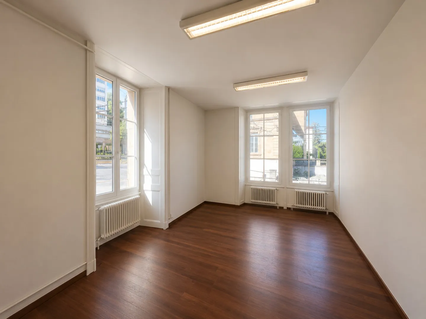 Uffici di 240 m² in centro città - Foto 1 di 10