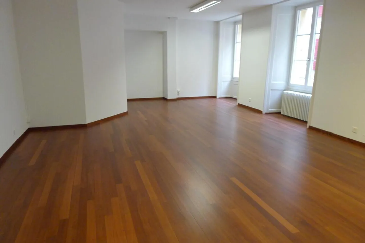 Uffici di 240 m² in centro città - Foto 2 di 10